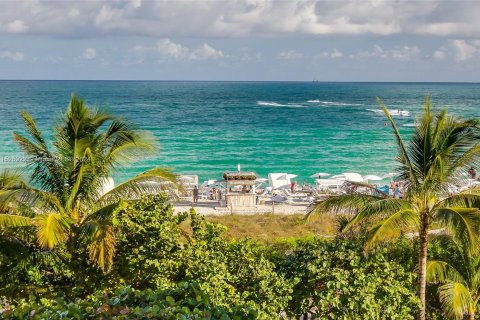 Condo in Miami Beach, Florida, 2 bedrooms  № 991041 - photo 21