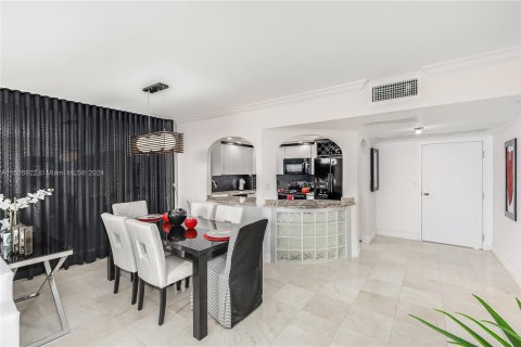 Condo in Miami Beach, Florida, 2 bedrooms  № 991041 - photo 4