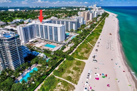 Condo in Miami Beach, Florida, 2 bedrooms  № 991041 - photo 20