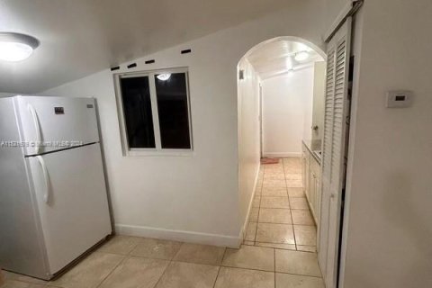 House in Pembroke Pines, Florida 3 bedrooms № 991005 - photo 3