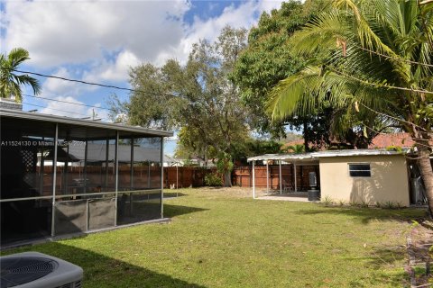 House in Miami Springs, Florida 3 bedrooms, 140.65 sq.m. № 989053 - photo 10