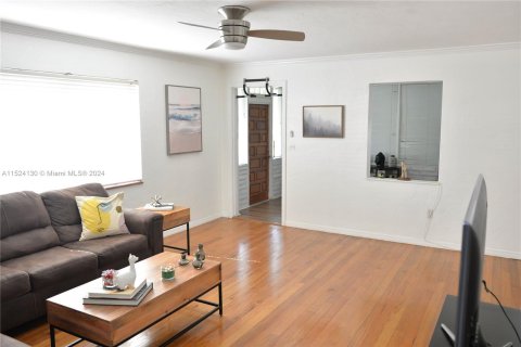 Casa en venta en Miami Springs, Florida, 3 dormitorios, 140.65 m2 № 989053 - foto 6
