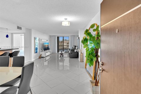 Condo in Hollywood, Florida, 2 bedrooms  № 1293035 - photo 2