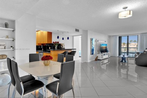 Condo in Hollywood, Florida, 2 bedrooms  № 1293035 - photo 3