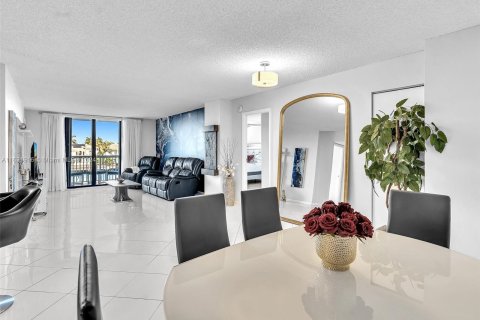 Copropriété à vendre à Hollywood, Floride: 2 chambres, 113.43 m2 № 1293035 - photo 7