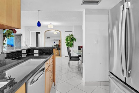 Condo in Hollywood, Florida, 2 bedrooms  № 1293035 - photo 12