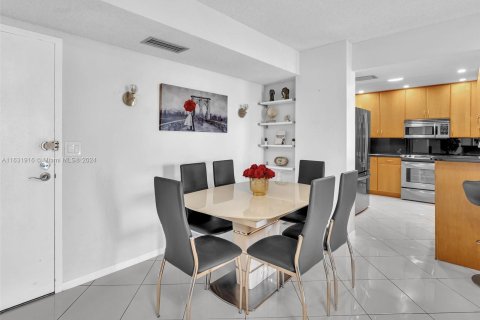 Condo in Hollywood, Florida, 2 bedrooms  № 1293035 - photo 4