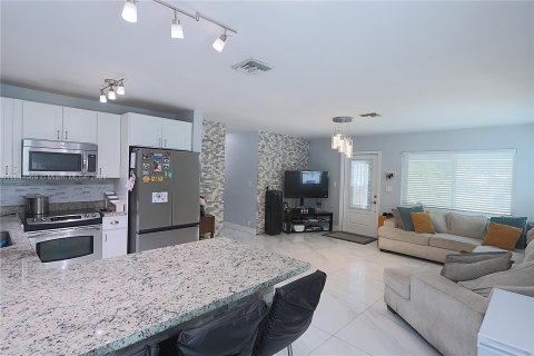 House in Fort Lauderdale, Florida 4 bedrooms, 201.23 sq.m. № 1327899 - photo 8