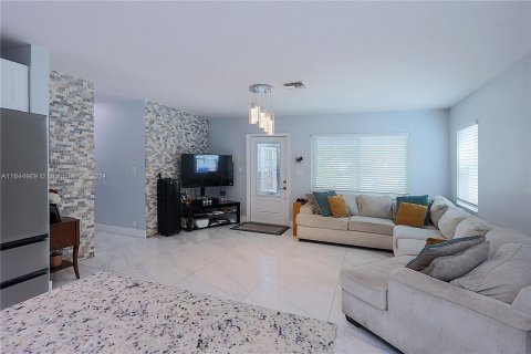 House in Fort Lauderdale, Florida 4 bedrooms, 201.23 sq.m. № 1327899 - photo 9