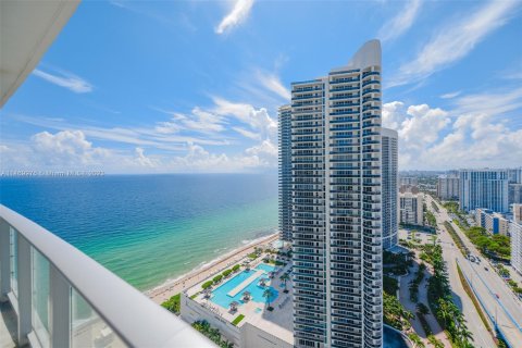 Condominio en venta en Hollywood, Florida, 2 dormitorios, 100.98 m2 № 780788 - foto 1