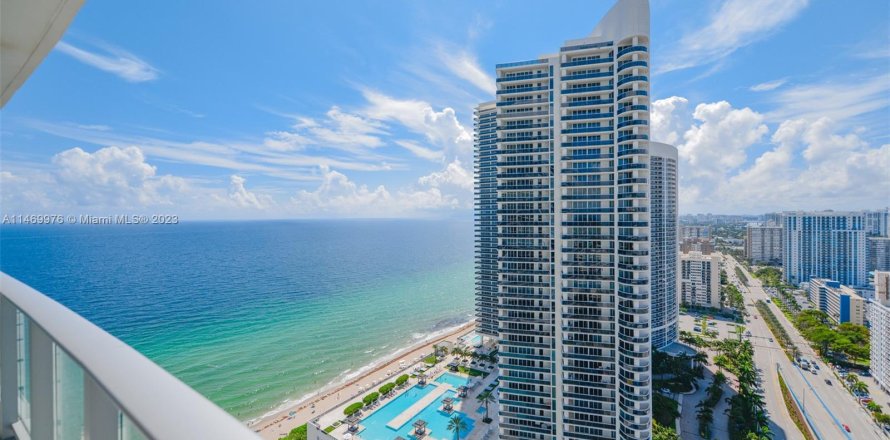 Condominio en Hollywood, Florida, 2 dormitorios  № 780788