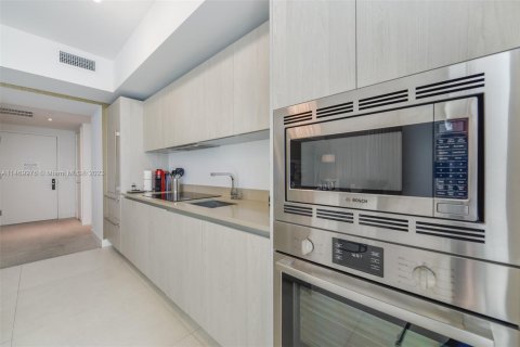 Condo in Hollywood, Florida, 2 bedrooms  № 780788 - photo 9