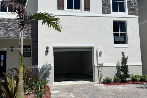 Townhouse in Homestead, Florida 3 bedrooms, 151.24 sq.m. № 1271928 - photo 1