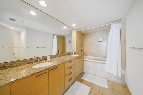 Copropriété à louer à Hallandale Beach, Floride: 3 chambres, 145.95 m2 № 1320587 - photo 16