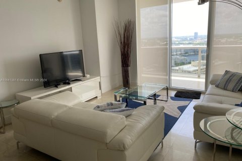 Condo in Hallandale Beach, Florida, 3 bedrooms  № 1320587 - photo 2