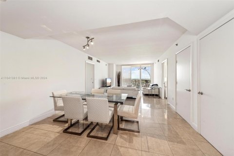 Copropriété à louer à Hallandale Beach, Floride: 3 chambres, 145.95 m2 № 1320587 - photo 23