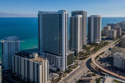 Copropriété à louer à Hallandale Beach, Floride: 3 chambres, 145.95 m2 № 1320587 - photo 5