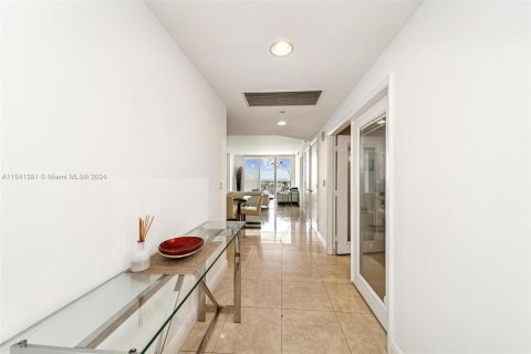 Copropriété à louer à Hallandale Beach, Floride: 3 chambres, 145.95 m2 № 1320587 - photo 20