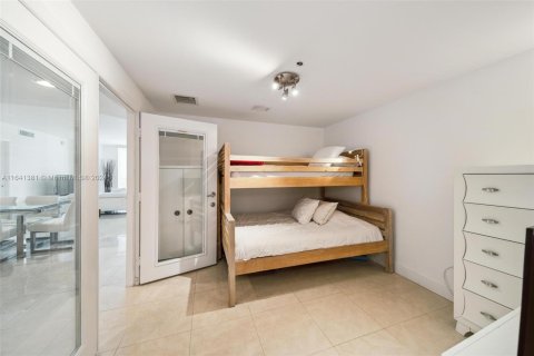 Condo in Hallandale Beach, Florida, 3 bedrooms  № 1320587 - photo 29