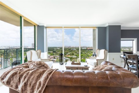 Condo in Miami, Florida, 1 bedroom  № 1320586 - photo 1