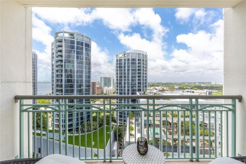 Condo in Miami, Florida, 1 bedroom  № 1320586 - photo 19