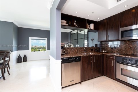 Condo in Miami, Florida, 1 bedroom  № 1320586 - photo 27