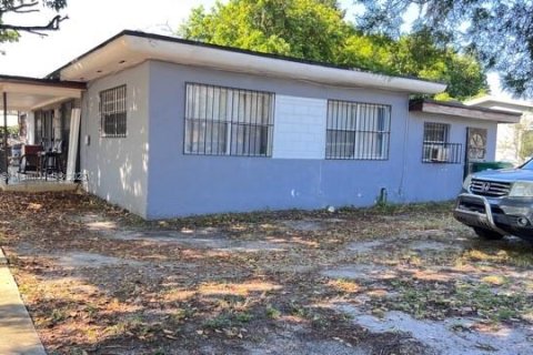 Commercial property in Opa-locka, Florida 161 sq.m. № 730169 - photo 8
