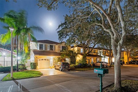 Villa ou maison à vendre à Weston, Floride: 4 chambres, 156.54 m2 № 1294820 - photo 1