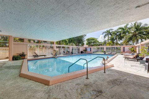 Condominio en venta en Lauderdale-by-the-Sea, Florida, 1 dormitorio, 56.67 m2 № 950167 - foto 10