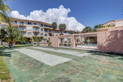 Condominio en venta en Lauderdale-by-the-Sea, Florida, 1 dormitorio, 56.67 m2 № 950167 - foto 3