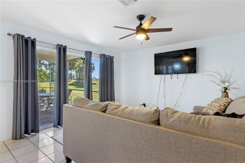 Villa ou maison à vendre à Margate, Floride: 4 chambres, 244.33 m2 № 1132622 - photo 12