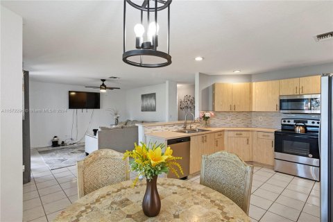 Villa ou maison à vendre à Margate, Floride: 4 chambres, 244.33 m2 № 1132622 - photo 9