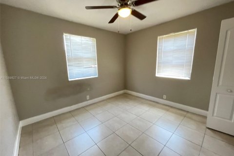 Casa en venta en West Park, Florida, 4 dormitorios, 139.17 m2 № 1132619 - foto 8