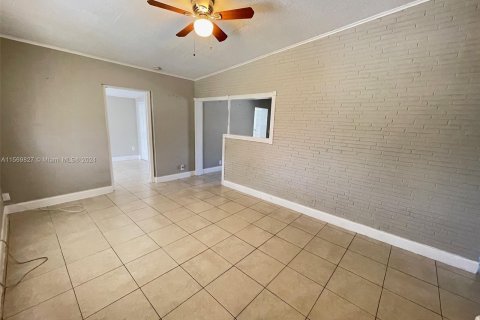 Casa en venta en West Park, Florida, 4 dormitorios, 139.17 m2 № 1132619 - foto 14