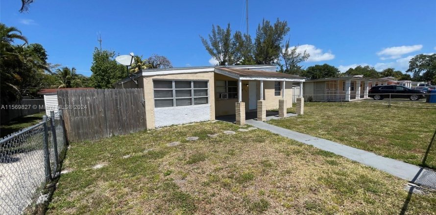 House in West Park, Florida 4 bedrooms, 139.17 sq.m. № 1132619