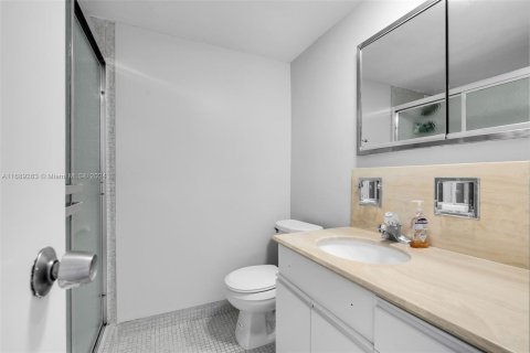 Condo in Miami Beach, Florida, 2 bedrooms  № 1431564 - photo 13