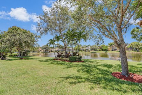 House in Stuart, Florida 4 bedrooms, 223.99 sq.m. № 1186238 - photo 12