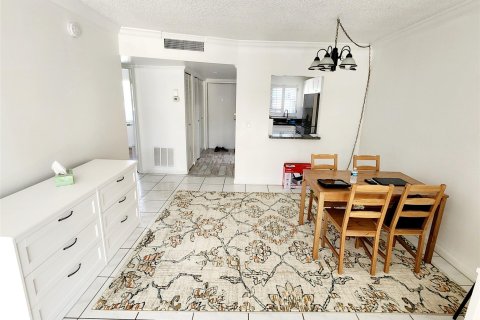 Condo in West Palm Beach, Florida, 2 bedrooms  № 1097532 - photo 13