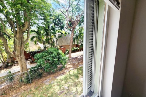 Condo in West Palm Beach, Florida, 2 bedrooms  № 1097532 - photo 10