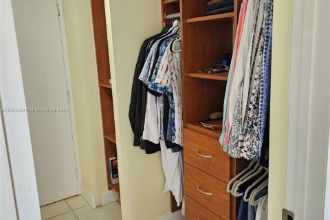 Condo in Sunny Isles Beach, Florida, 2 bedrooms  № 1135271 - photo 12