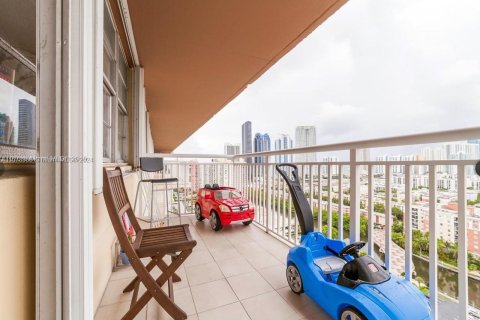 Condo in Sunny Isles Beach, Florida, 2 bedrooms  № 1135271 - photo 23