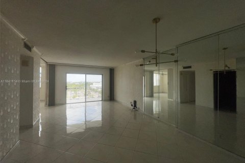 Copropriété à vendre à Hollywood, Floride: 2 chambres, 105.17 m2 № 1318919 - photo 1