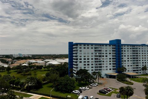 Condo in Hollywood, Florida, 2 bedrooms  № 1318919 - photo 23