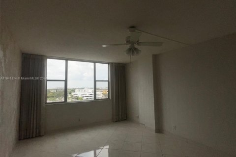 Copropriété à vendre à Hollywood, Floride: 2 chambres, 105.17 m2 № 1318919 - photo 15