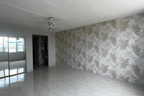 Copropriété à vendre à Hollywood, Floride: 2 chambres, 105.17 m2 № 1318919 - photo 16