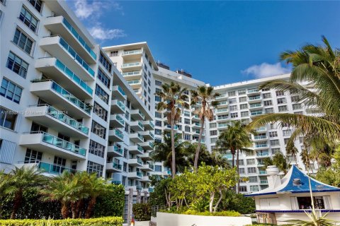 Condo in Miami Beach, Florida, 2 bedrooms  № 1293335 - photo 22