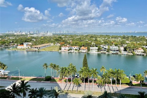 Condo in Miami Beach, Florida, 2 bedrooms  № 1293335 - photo 23