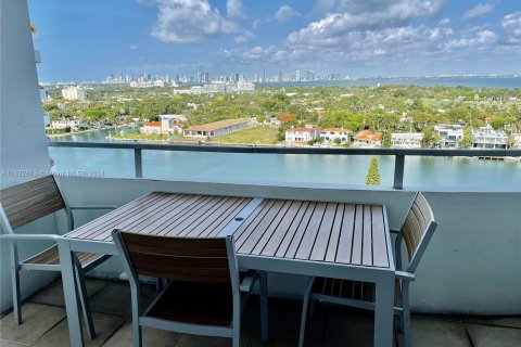 Condominio en venta en Miami Beach, Florida, 2 dormitorios, 130.99 m2 № 1293335 - foto 3