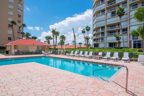 Condominio en venta en Hutchinson Island South, Florida, 2 dormitorios, 110.27 m2 № 641663 - foto 11
