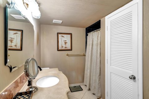 Condominio en venta en Hutchinson Island South, Florida, 2 dormitorios, 110.27 m2 № 641663 - foto 16